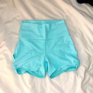 Fabletics Oasis Twist 3” Shorts